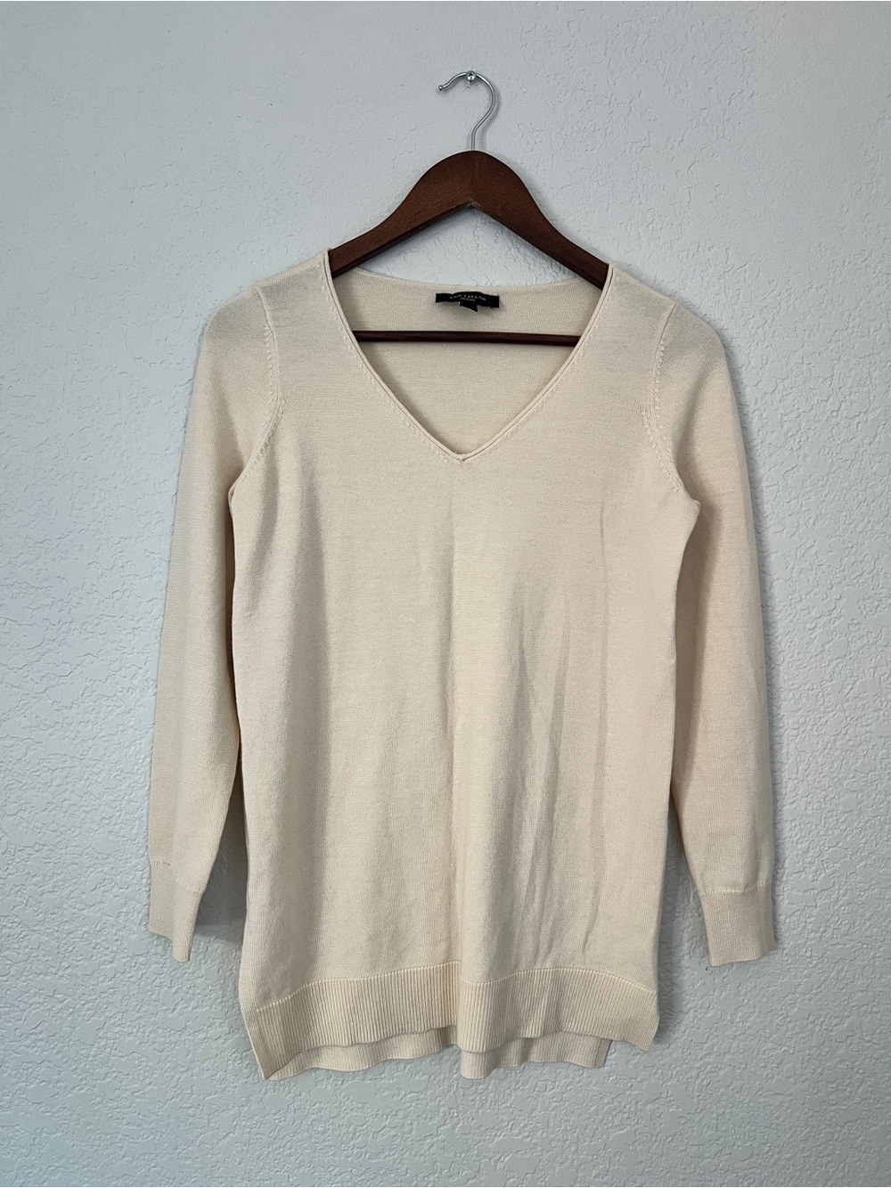 Ann Taylor Women’s Classic Cream V-Neck Merino Wool Blend Sweater - SP